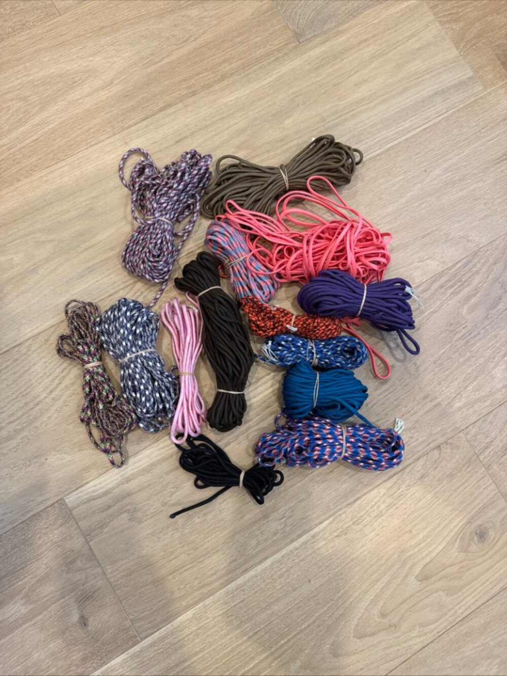 Large Paracord Lot – Mixed Colors – Craft Supply Destash – Approx. 11 Bundles - Picture 7 of 8